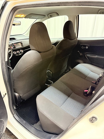 Toyota Yaris 6 of 11