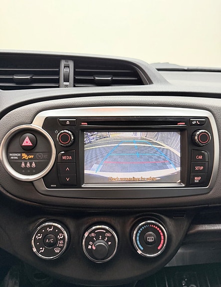 Toyota Yaris 11 of 11