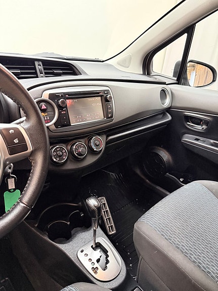 Toyota Yaris 9 of 11