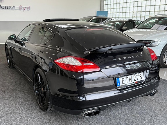 Porsche Panamera GTS 3 of 5