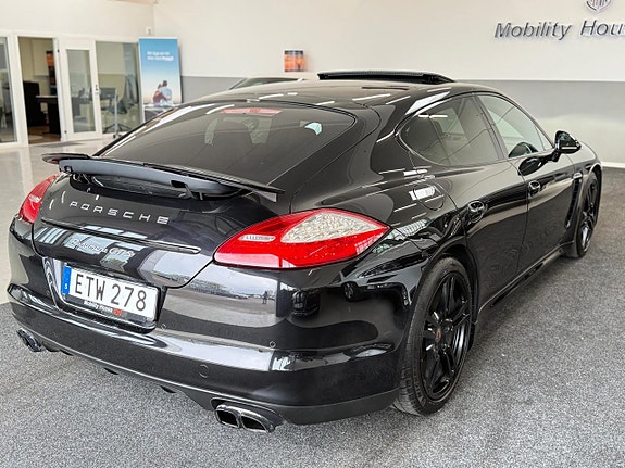 Porsche Panamera GTS 5 of 5
