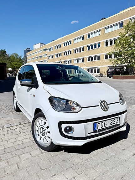 Volkswagen UP! 2 of 5