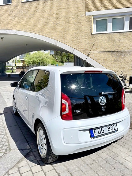 Volkswagen UP! 3 of 5