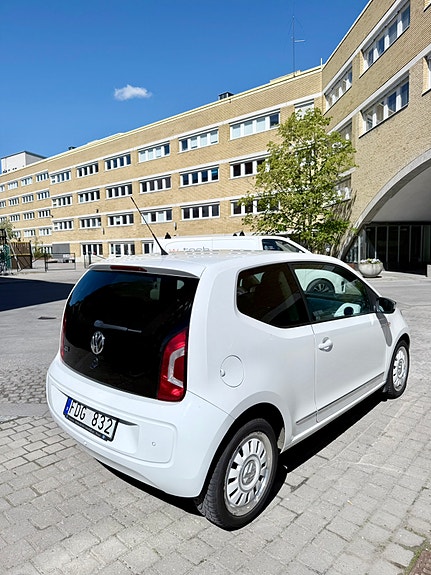 Volkswagen UP! 4 of 5