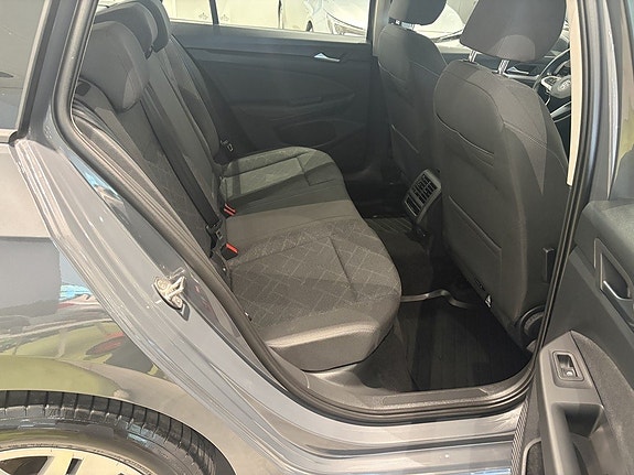 Volkswagen Golf VIII 6 of 11