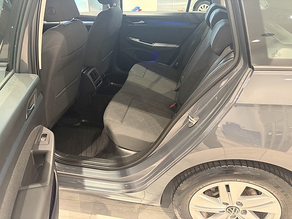 Volkswagen Golf VIII 4 of 11
