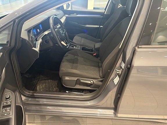 Volkswagen Golf VIII 3 of 11