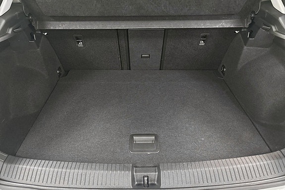 Volkswagen T-Roc 17 of 21