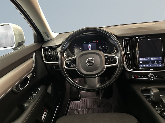 Volvo V90 Cross Country 9 of 18