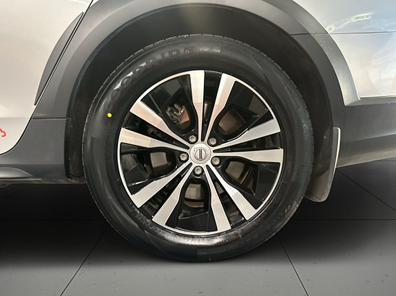 Volvo V90 Cross Country 14 of 18