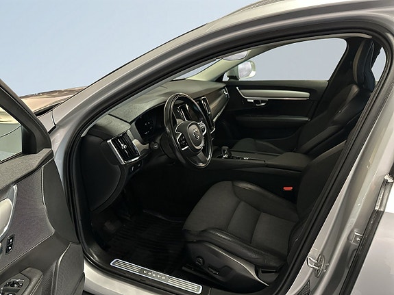 Volvo V90 Cross Country 7 of 18
