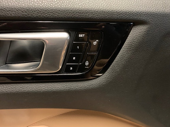 Porsche Cayenne 18 of 19