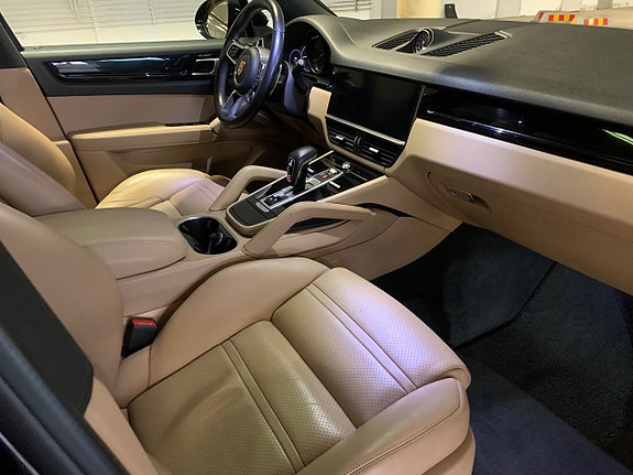 Porsche Cayenne 10 of 19