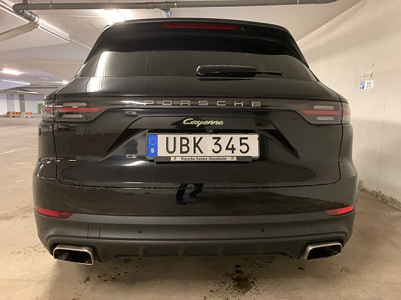 Porsche Cayenne 4 of 5