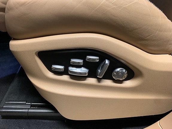 Porsche Cayenne 16 of 19