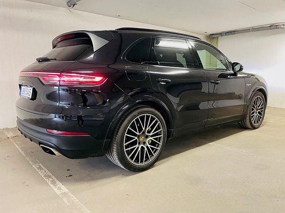 Porsche Cayenne 5 of 5