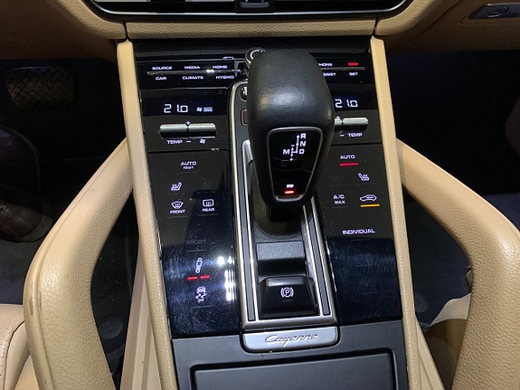 Porsche Cayenne 13 of 19