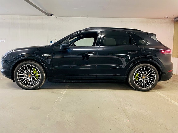 Porsche Cayenne 2 of 5