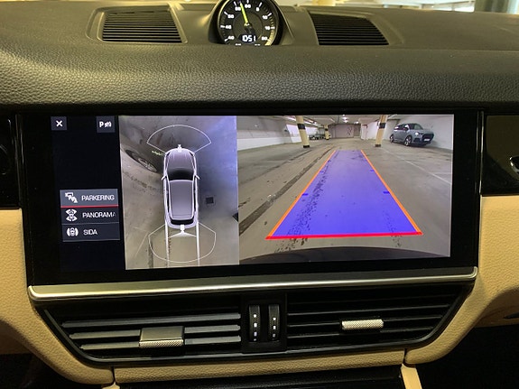 Porsche Cayenne 14 of 19