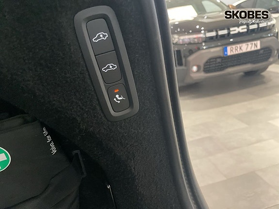 Volvo XC90 15 of 16