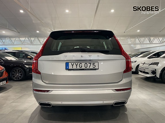 Volvo XC90 5 of 16