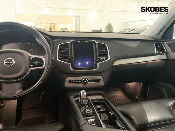 Volvo XC90 11 of 16