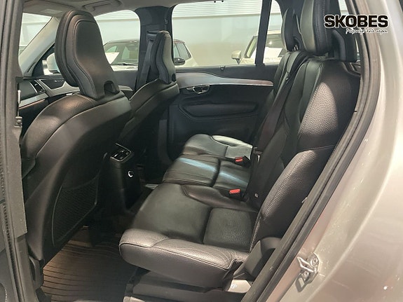 Volvo XC90 8 of 16