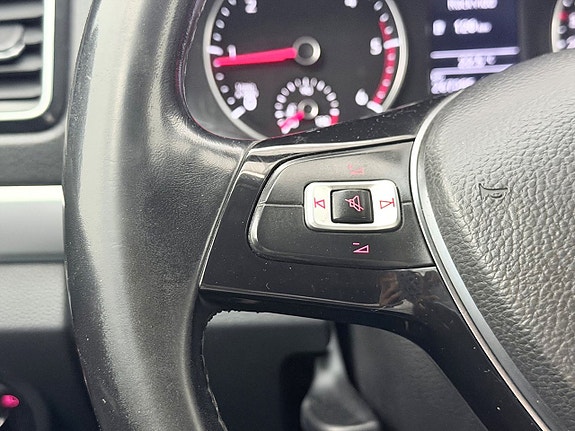 Volkswagen Amarok 22 of 30