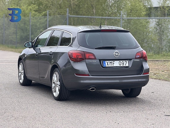 Opel Astra 12 of 14