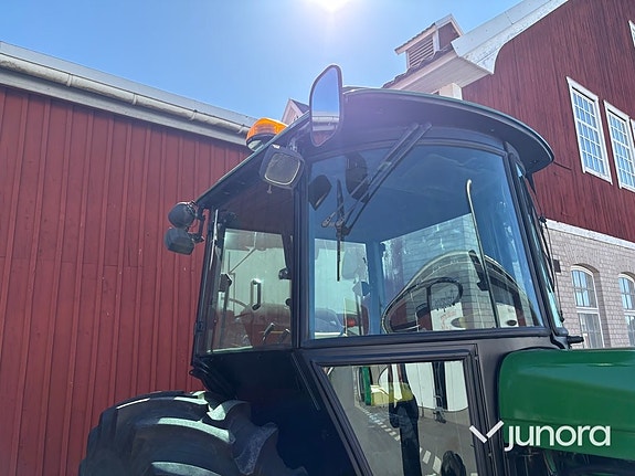 Traktor - John Deere, 3140 MFWD, 4WD 18 of 30