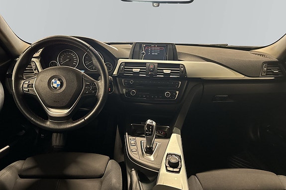 BMW 320d 4 of 5