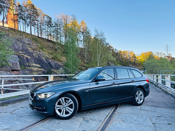 BMW 320 2 of 5