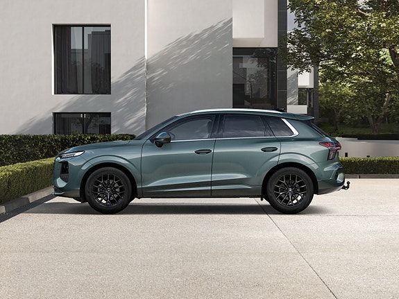 Audi Q3 3 of 5
