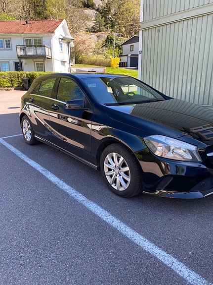 Mercedes-Benz A180 3 of 5