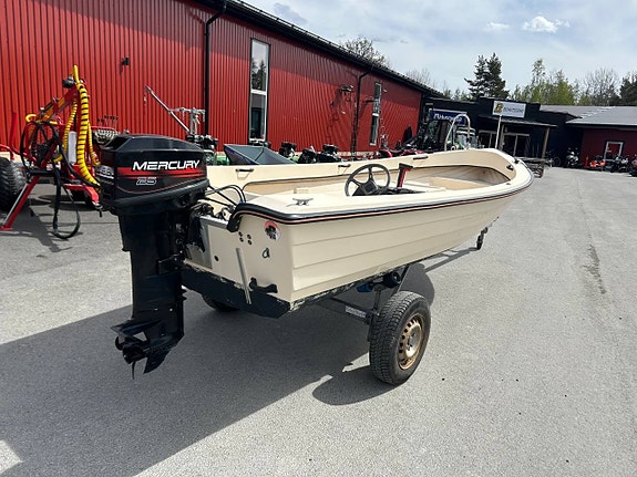 Uttern 4950 Mercury 25hp inkl Trailer