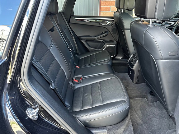 Porsche Macan S 11 of 23