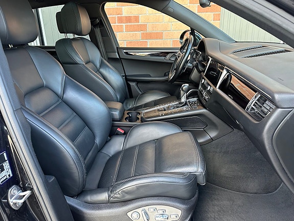 Porsche Macan S 9 of 23