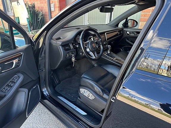 Porsche Macan S 12 of 23