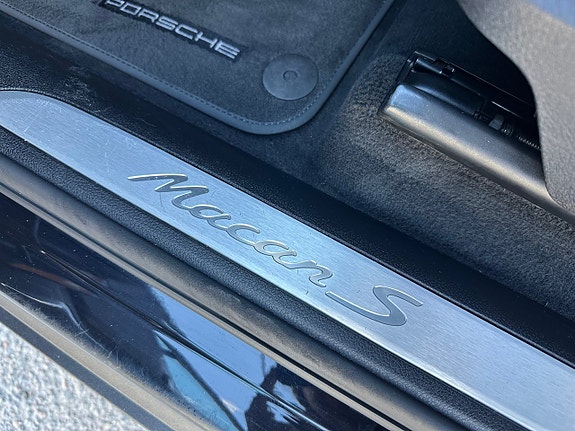 Porsche Macan S 16 of 23