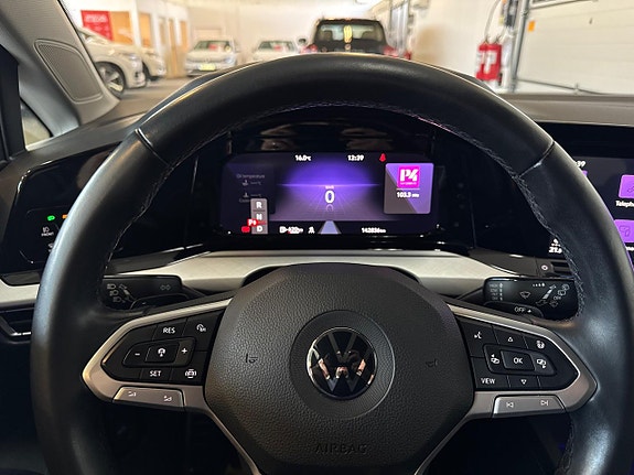 Volkswagen Golf Alltrack 16 of 26