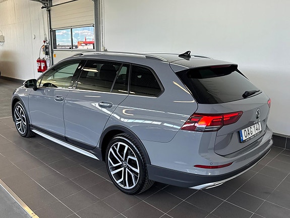 Volkswagen Golf Alltrack 3 of 26