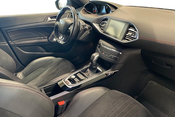 Peugeot 308 SW 15 of 28