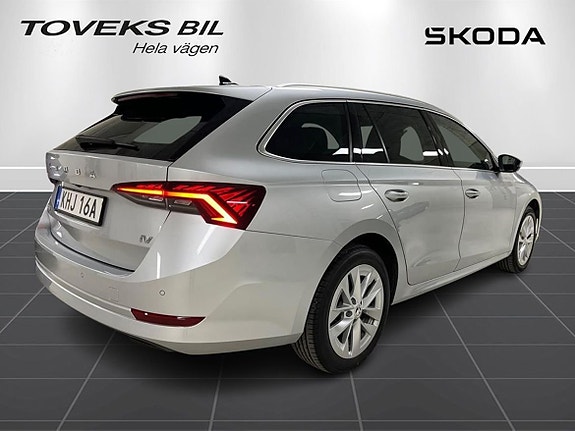 Skoda Octavia 2 of 5