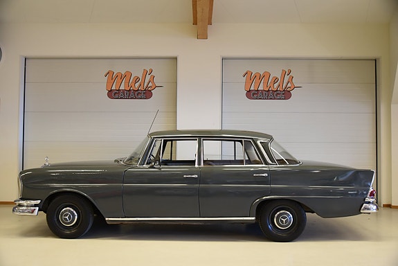 Mercedes-Benz W111