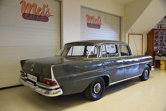Mercedes-Benz W111 8 of 30