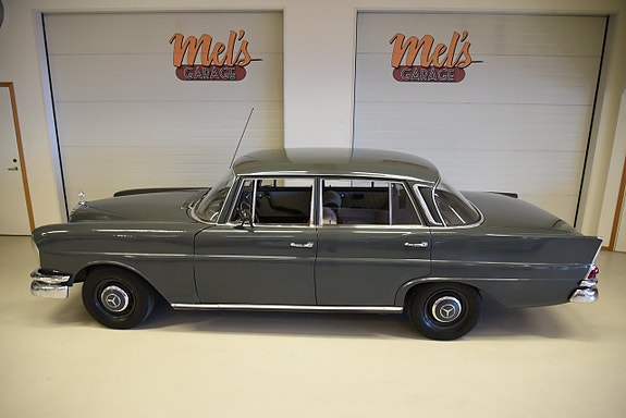 Mercedes-Benz W111 12 of 30