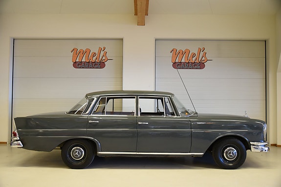Mercedes-Benz W111 5 of 5