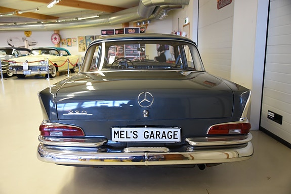 Mercedes-Benz W111 7 of 30