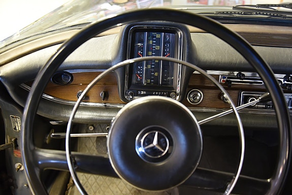 Mercedes-Benz W111 25 of 30