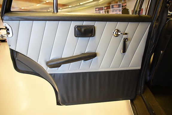 Mercedes-Benz W111 29 of 30